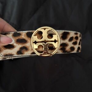 Tory Burch Willa Metallic Belt - Gold
100% Authentic
